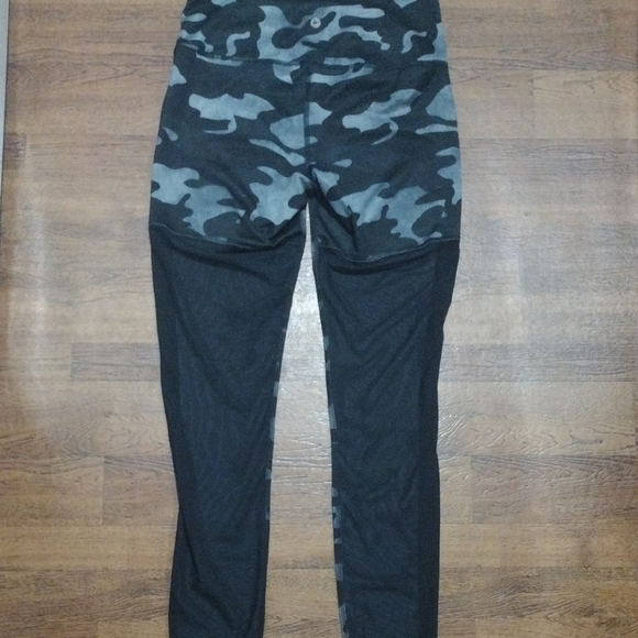 90 Degree By Reflex Camouflage Leggings - Black and Gray​​ - Picture 4 of 6